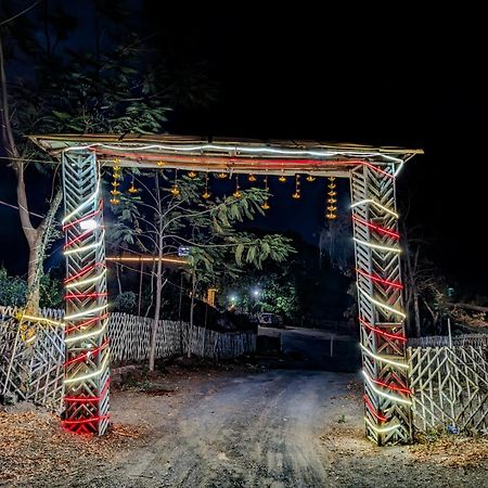 V J Farmstay Garudeshwar ภายนอก รูปภาพ