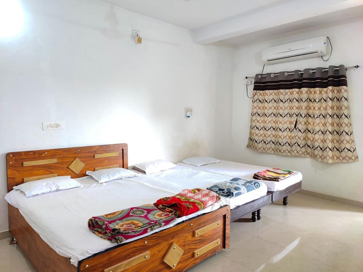 V J Farmstay Garudeshwar ภายนอก รูปภาพ