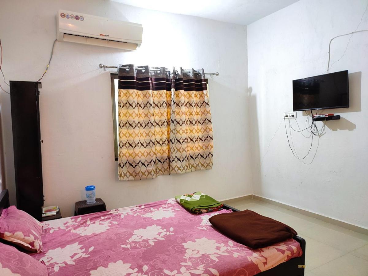 V J Farmstay Garudeshwar ภายนอก รูปภาพ