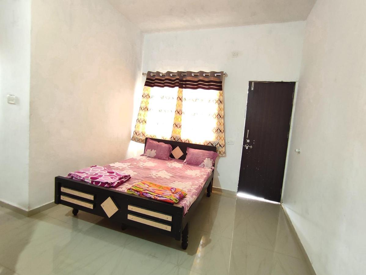 V J Farmstay Garudeshwar ภายนอก รูปภาพ