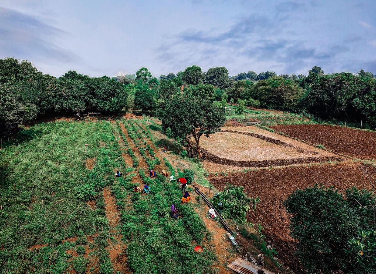 V J Farmstay Garudeshwar ภายนอก รูปภาพ